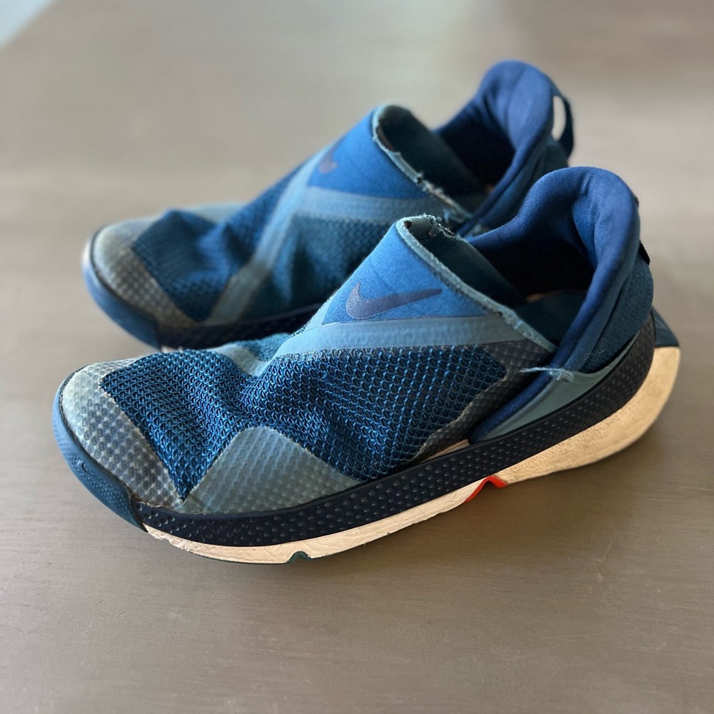 Nike Go FlyEase   - Men's size 5; Women's size 6.5
